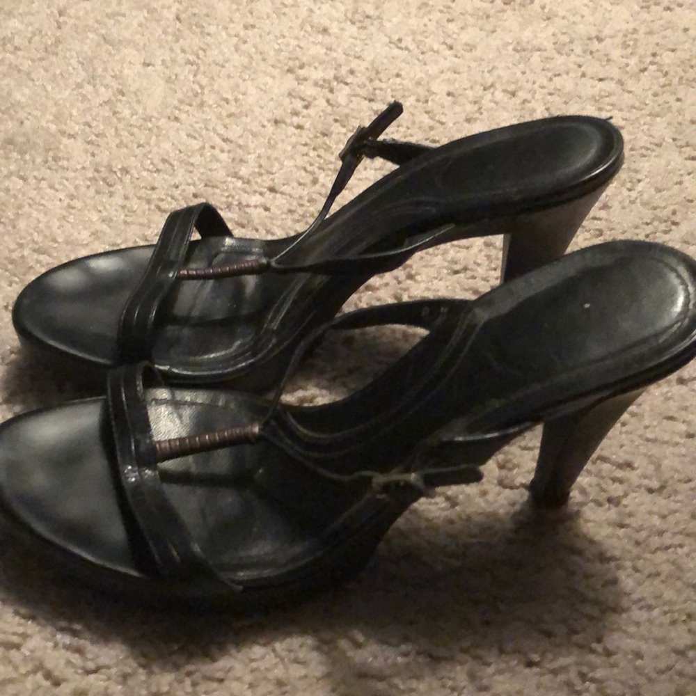Heels - Picture 3 of 3